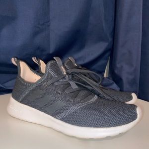 Woman’s adidas cloudfoam size 8